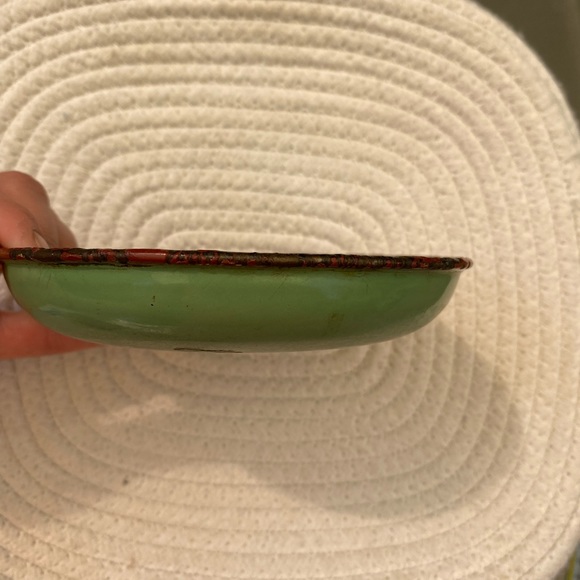 Vintage enamel tin small plate- made in Czechoslovakia- Girl feeding ducks/geese - Picture 12 of 12